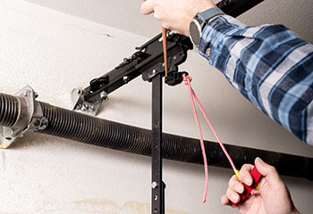 Garage Door Spring Replacement - Nederland